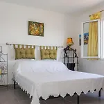 2 Bedroom Cozy In Chinian Dom wakacyjny *