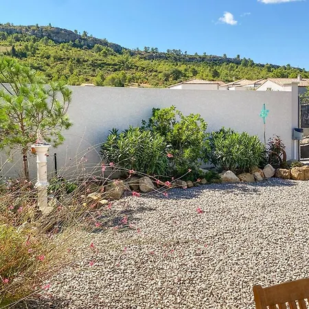 2 Bedroom Cozy In Chinian Casa vacanze *