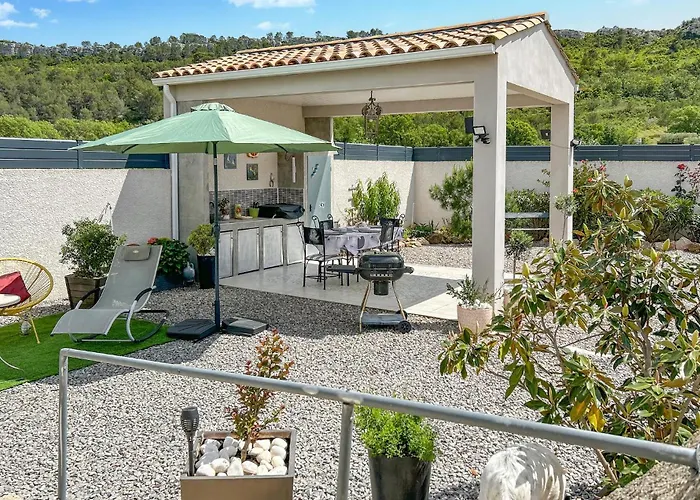 2 Bedroom Cozy In Chinian Vakantiehuis *