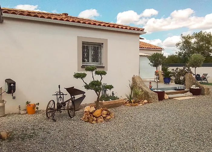 2 Bedroom Cozy In Chinian Casa vacanze Saint-Chinian