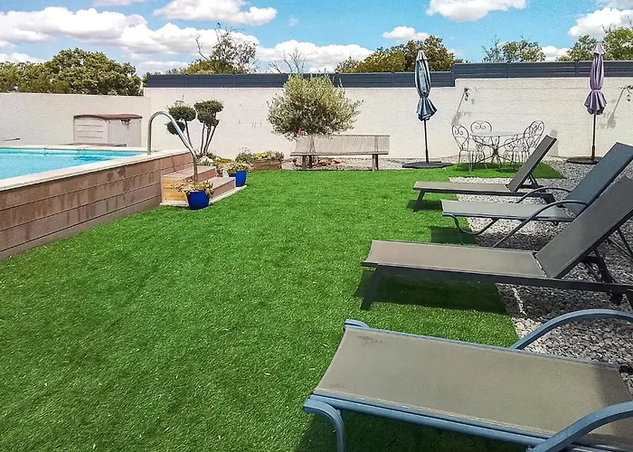 2 Bedroom Cozy In Chinian Casa vacanze *