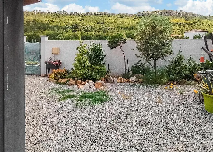 Vakantiehuis 2 Bedroom Cozy In Chinian Saint-Chinian