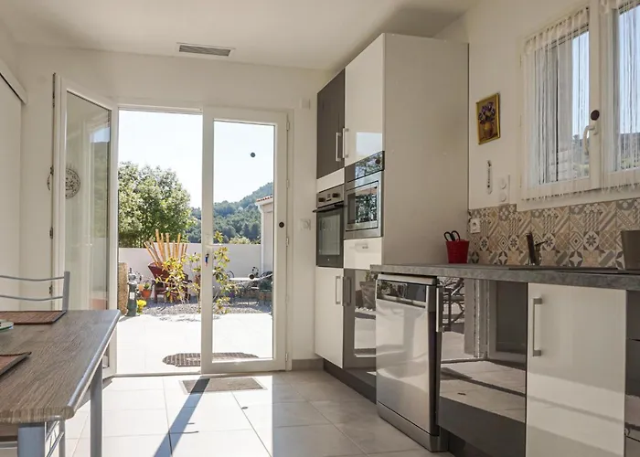 2 Bedroom Cozy In Chinian Saint-Chinian