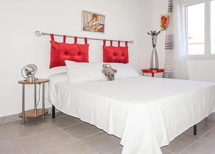 Vakantiehuis 2 Bedroom Cozy In Chinian