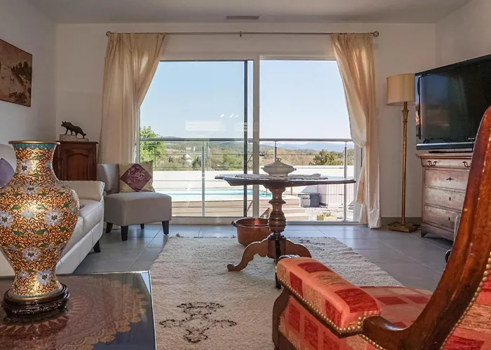 2 Bedroom Cozy In Chinian *